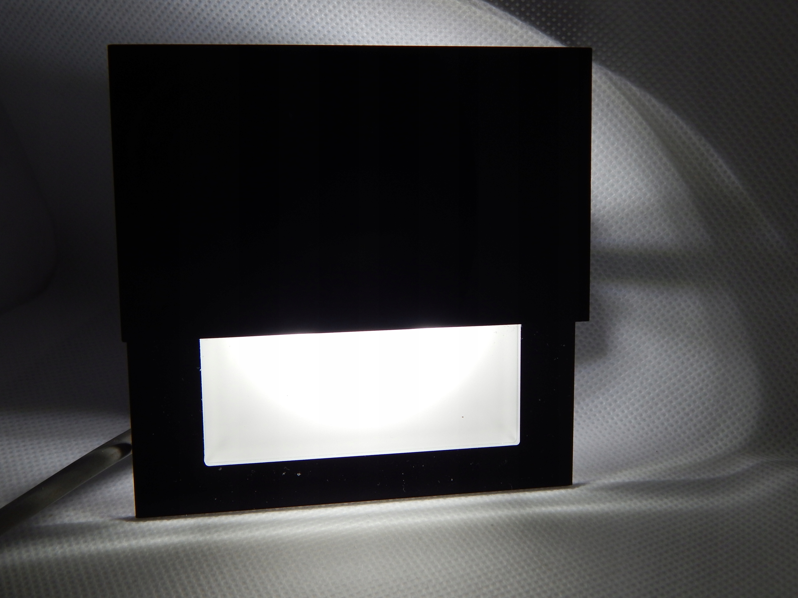 Lampki schodowe z CZUJNIKIEM RUCHU zmierzchu 230v 2W LED Z CZARNA NEUTRALNA - obrazek 5