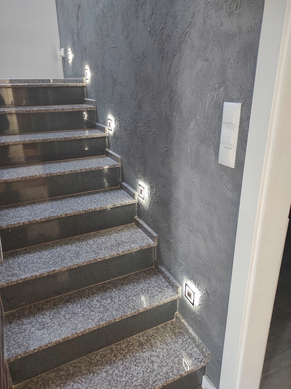 Oświetlenie schodów z czujnikiem ruchu 230v LED ZIMNA - obrazek 16