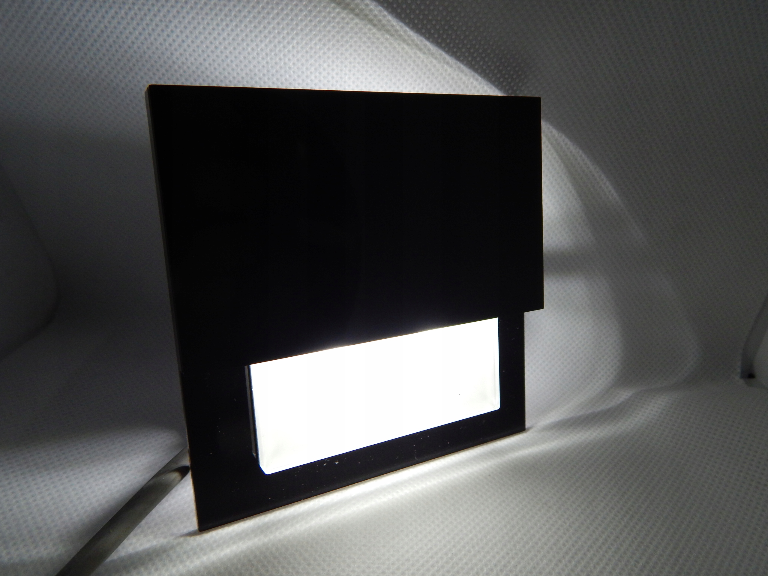 Lampki schodowe z CZUJNIKIEM RUCHU zmierzchu 230v 2W LED Z CZARNA NEUTRALNA - obrazek 6