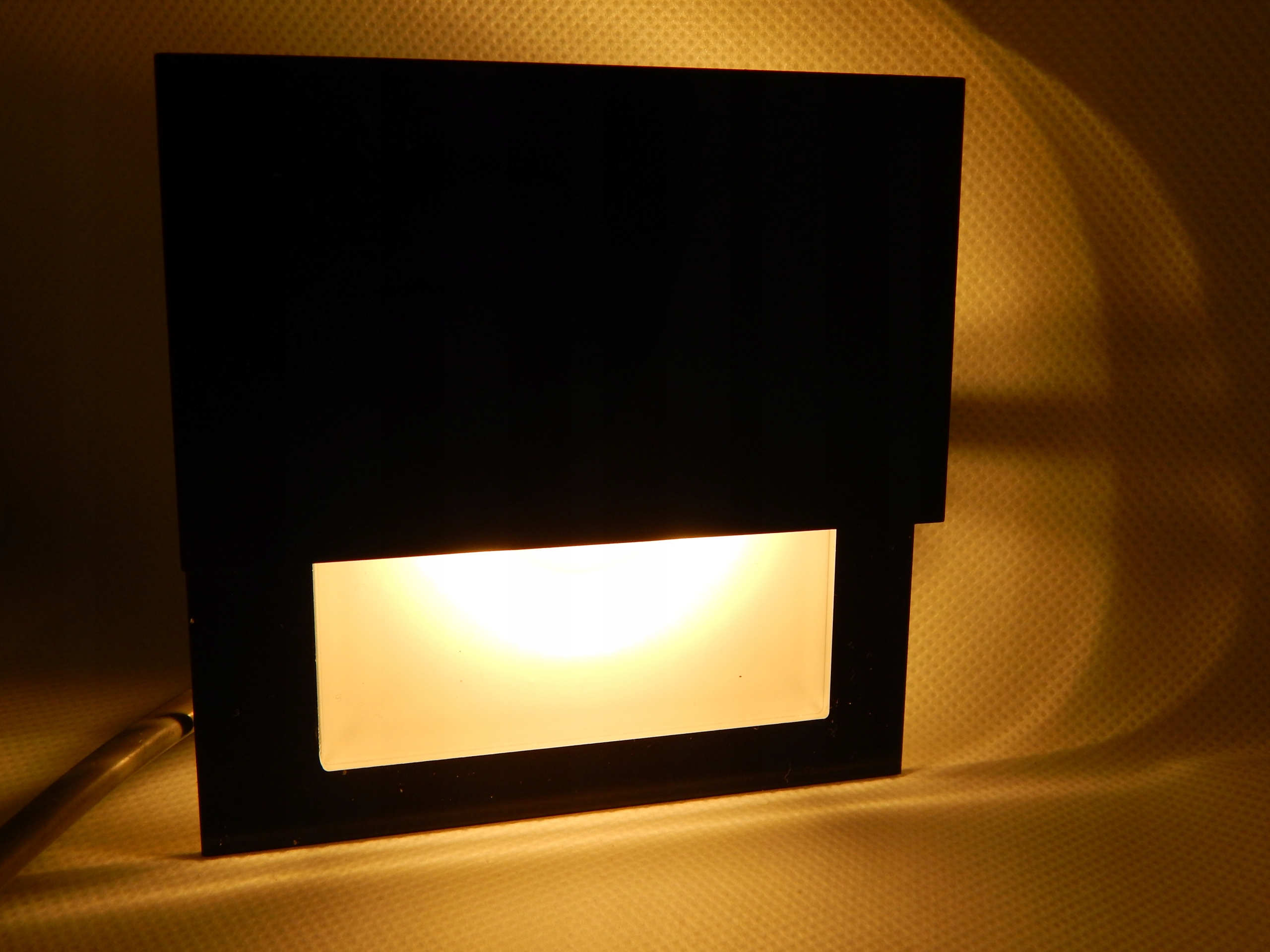 Oświetlenie schodowe z CZUJNIKIEM RUCHU zmierzchu 230v LED CZARNA CIEPŁA - obrazek 5